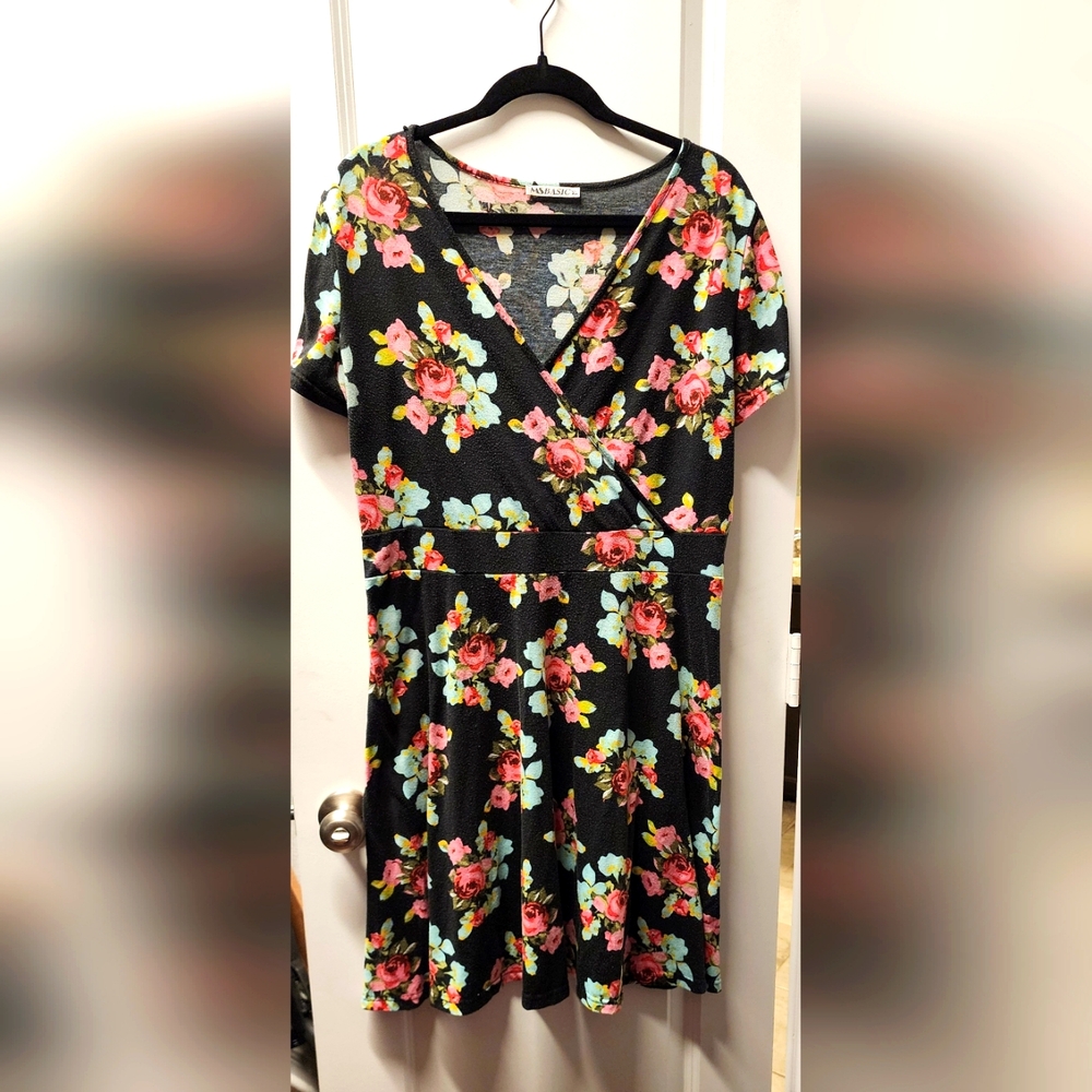 Black split chest flowy flower dress